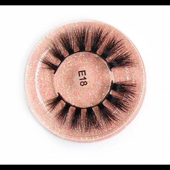 Mink lashes , fluffy and light. Cruelty free. - Picture 4 of 5